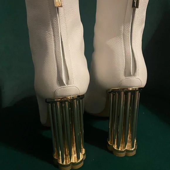 SALVATORE FERRAGAMO WHITE BOOTIES - Picture 6 of 7